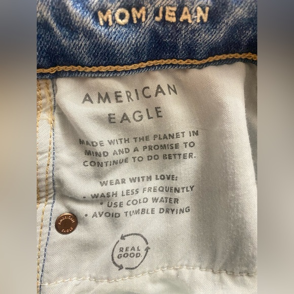 💙GREAT CONDITION💙 American Eagle | Size 4 | Strigid Mom Jeans | Worn Once - Picture 15 of 15